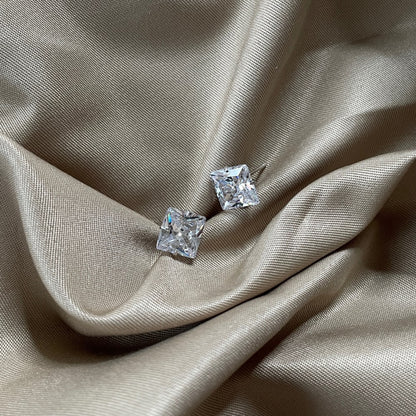 SOLITAIRE STUDS